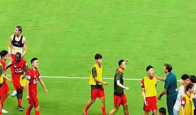 九游体育官网-梅西巴萨对那不勒斯